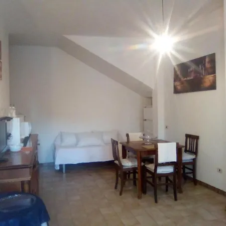 Ray Of Sunshine - Rentrooms Appartamento Solanas (Cagliari)