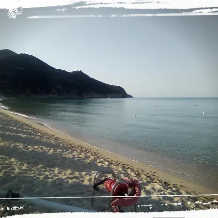 Ray Of Sunshine - Rentrooms Appartamento Solanas (Cagliari)