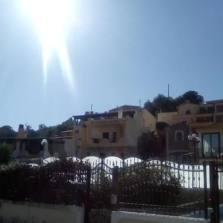 Ray Of Sunshine - Rentrooms Solanas (Cagliari)
