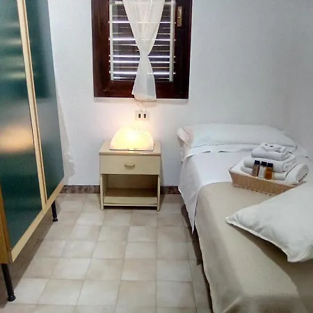 Ray Of Sunshine - Rentrooms Appartement Solanas (Cagliari)